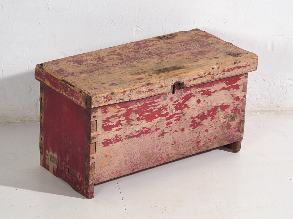 Cofre pequeño antiguo con pátina de color rojo (c.1920) #15