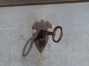 Baúl antiguo de madera con herrajes originales (c.1900) #16