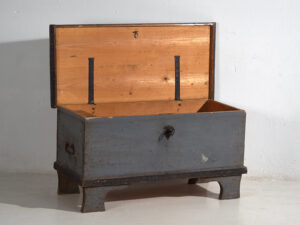 Baúl antiguo de madera con herrajes originales (c.1900) #16