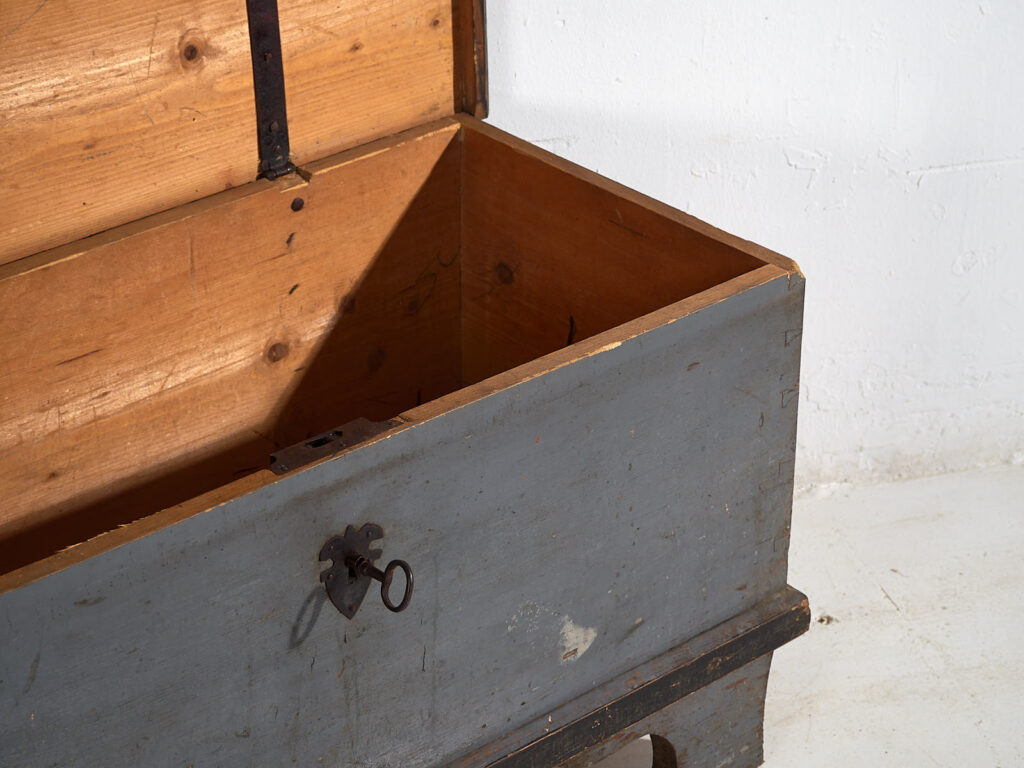 Baúl antiguo de madera con herrajes originales (c.1900) #16