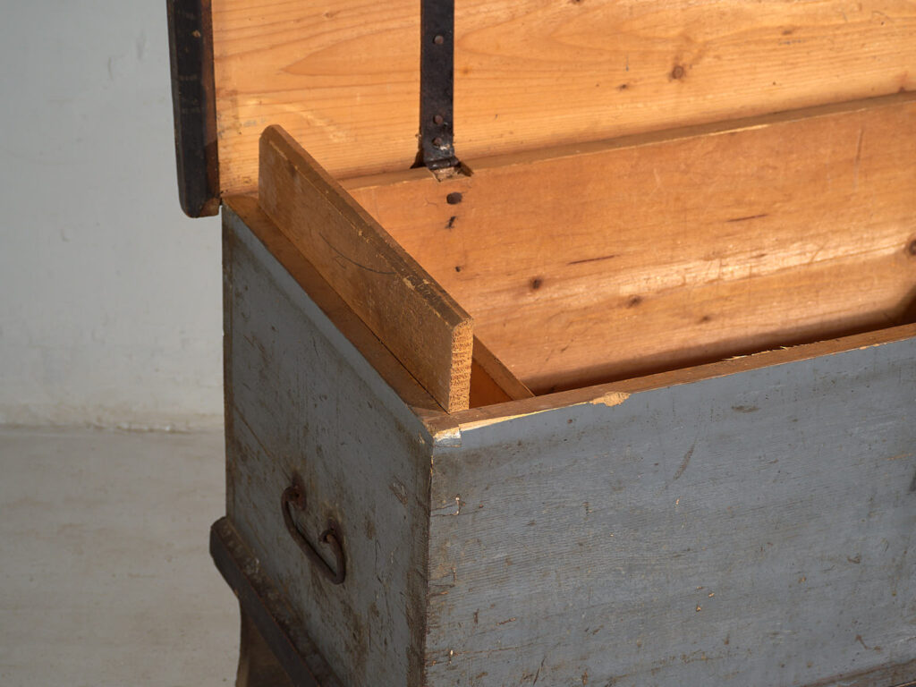 Baúl antiguo de madera con herrajes originales (c.1900) #16