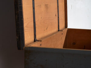 Baúl antiguo de madera con herrajes originales (c.1900) #16