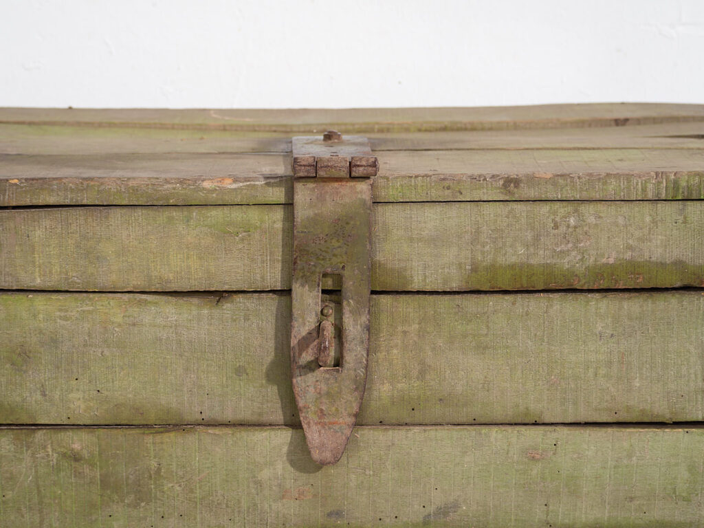 Cofre verde antiguo de estilo primitivo (c.1920) #21