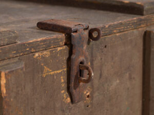 Petit coffre ancien vert olive (c.1920) #26