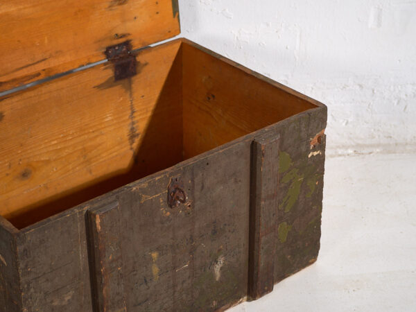 Petit coffre ancien vert olive (c.1920) #26