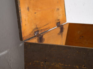 Petit coffre ancien vert olive (c.1920) #26