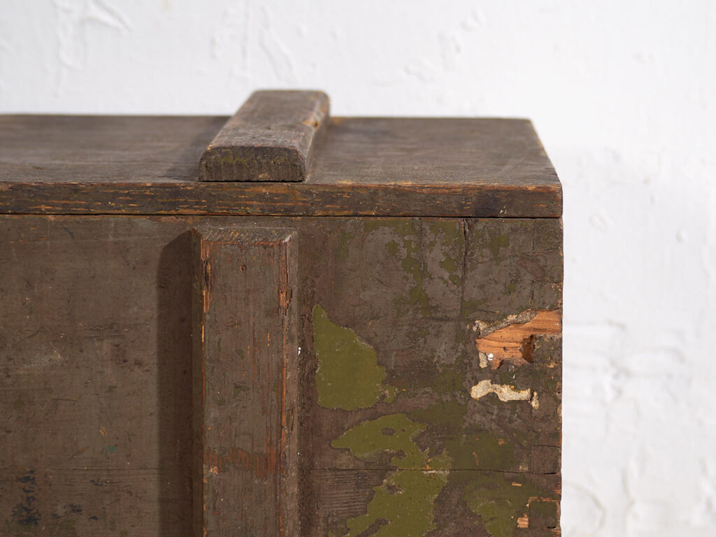 Petit coffre ancien vert olive (c.1920) #26