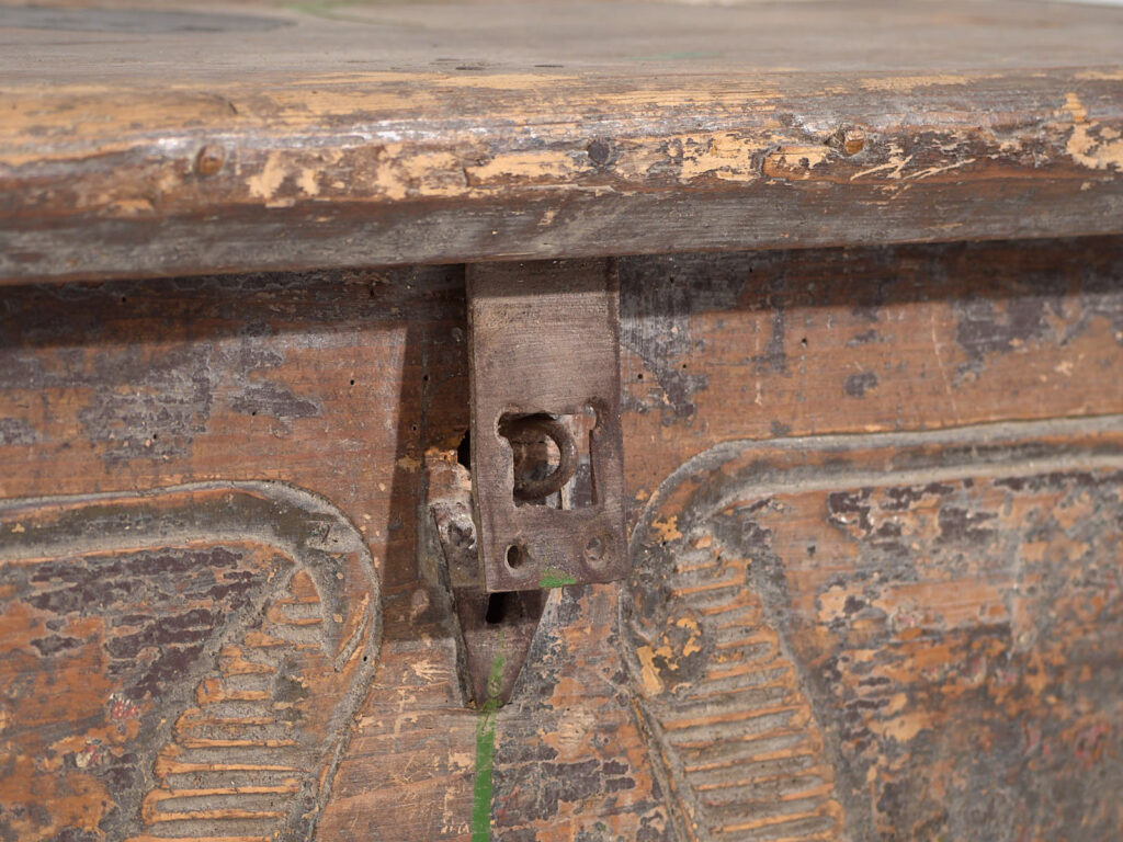 Antiguo cofre de madera maciza (Año 1830) #34