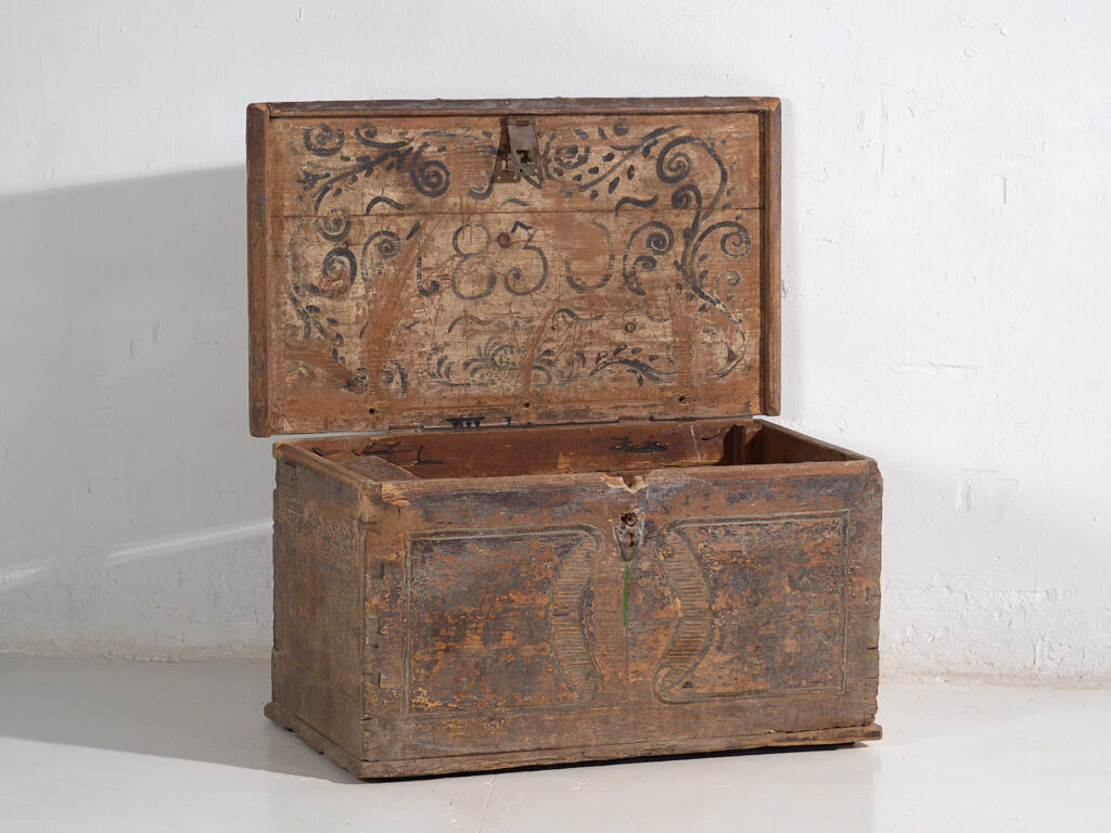 Antiguo cofre de madera maciza (Año 1830) #34