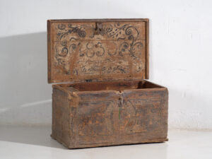 Antiguo cofre de madera maciza (Año 1830) #34