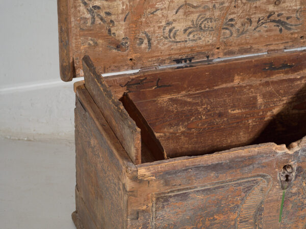Antiguo cofre de madera maciza (Año 1830) #34