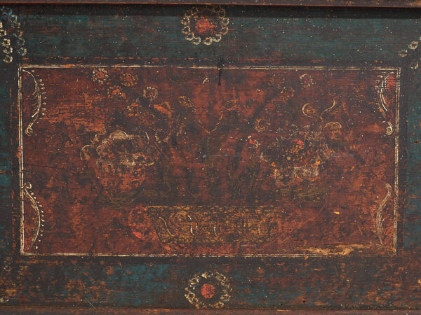 Arcón antiguo de almacenamiento en tonos oscuros (c.1870) #41