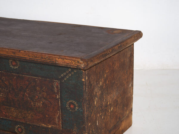 Arcón antiguo de almacenamiento en tonos oscuros (c.1870) #41
