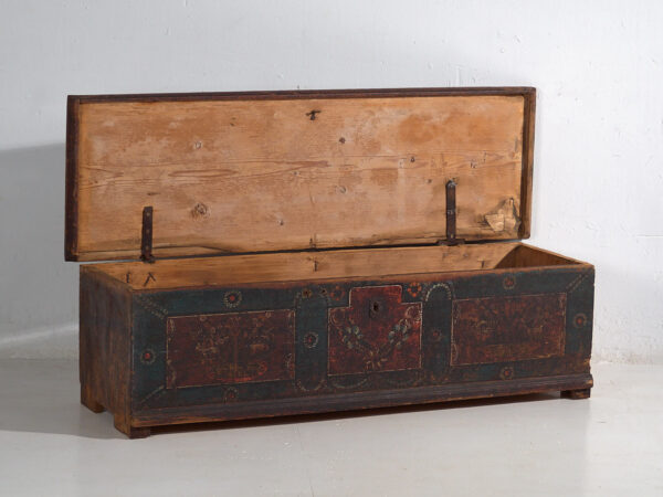 Arcón antiguo de almacenamiento en tonos oscuros (c.1870) #41