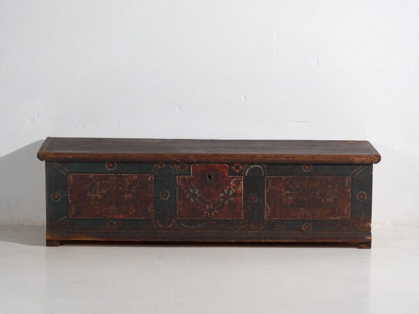 Arcón antiguo de almacenamiento en tonos oscuros (c.1870) #41