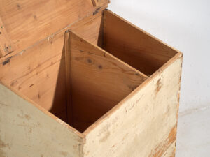 Ancien coffre couleur crème (c.1920) #64