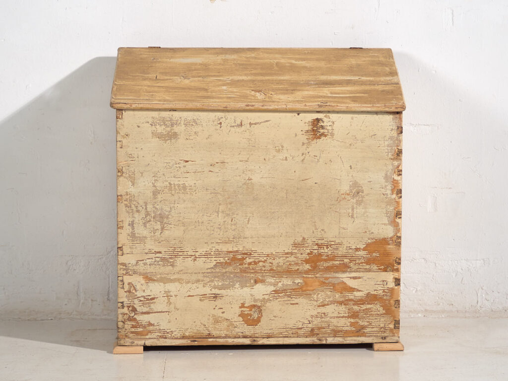 Ancien coffre couleur crème (c.1920) #64