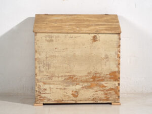Ancien coffre couleur crème (c.1920) #64