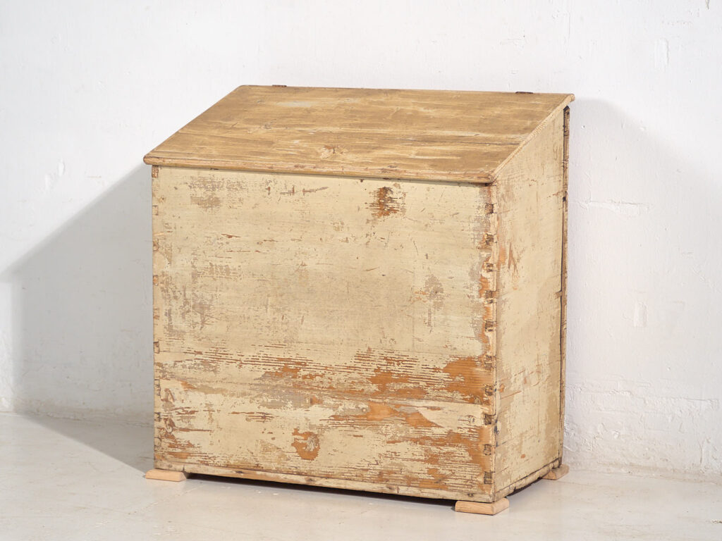 Ancien coffre couleur crème (c.1920) #64