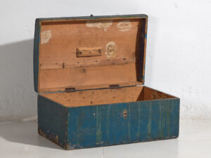 Pequeño cofre antiguo con pátina color azul marino (c.1920) #68