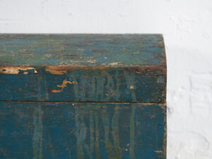 Pequeño cofre antiguo con pátina color azul marino (c.1920) #68