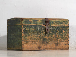 Cofre verde antiguo (c.1920) #70