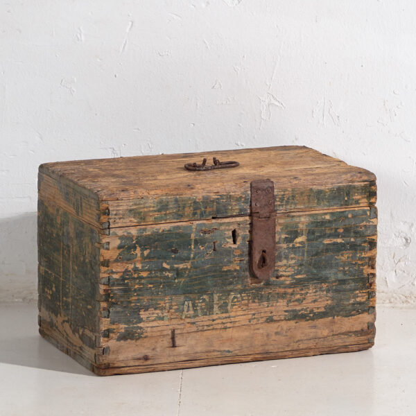 Cofre antiguo de estilo primitivo (c.1920) #71