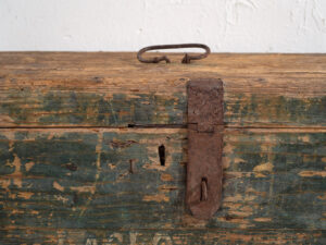 Cofre antiguo de estilo primitivo (c.1920) #71