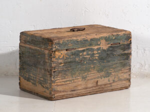 Cofre antiguo de estilo primitivo (c.1920) #71