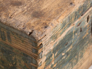 Cofre antiguo de estilo primitivo (c.1920) #71