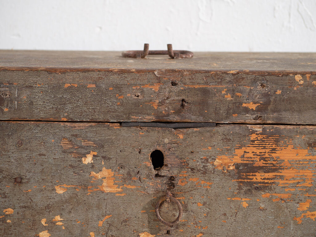 Antiguo cofre con pátina de color gris (c.1920) #72