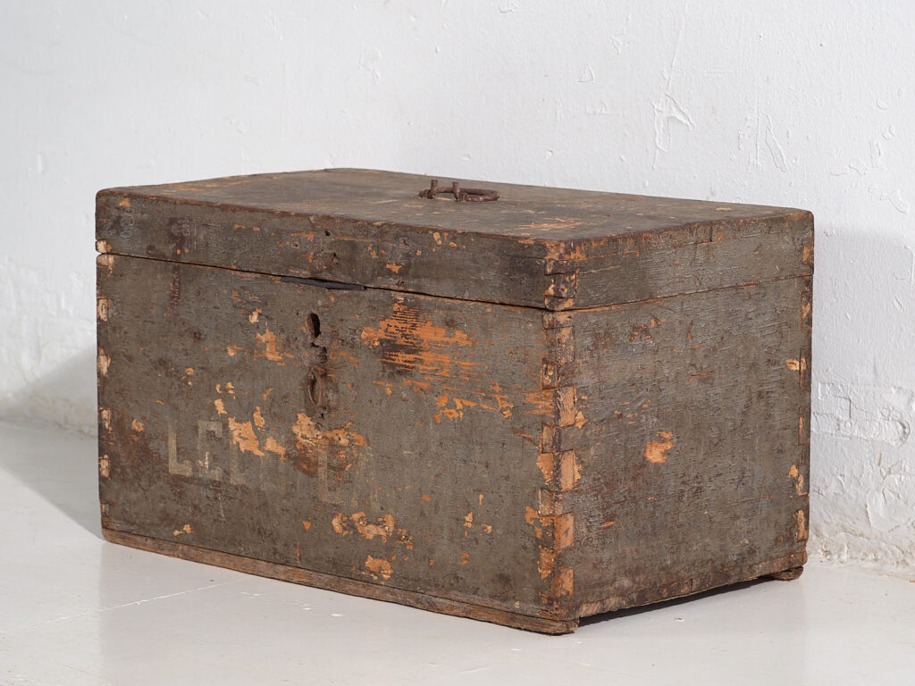 Antiguo cofre con pátina de color gris (c.1920) #72