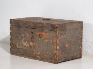 Antiguo cofre con pátina de color gris (c.1920) #72