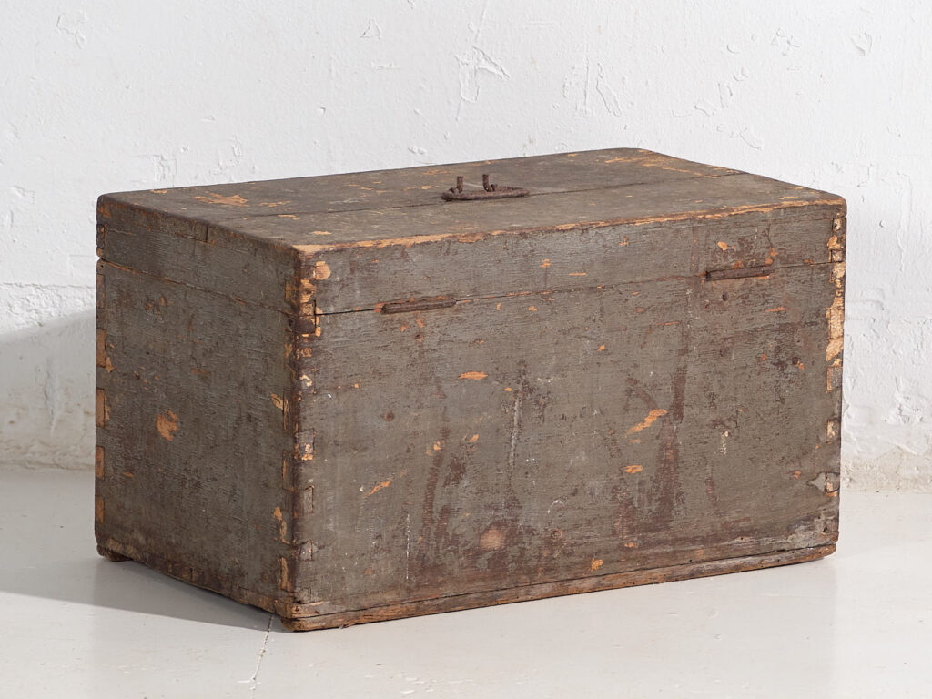 Antiguo cofre con pátina de color gris (c.1920) #72