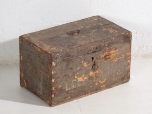 Antiguo cofre con pátina de color gris (c.1920) #72