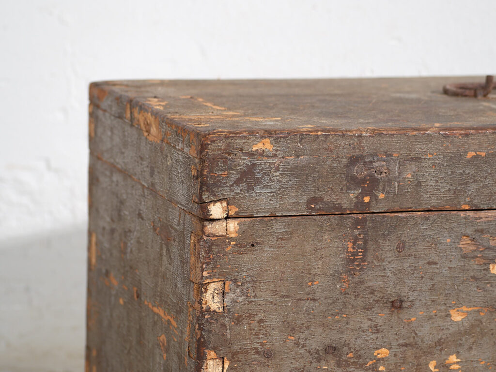 Antiguo cofre con pátina de color gris (c.1920) #72