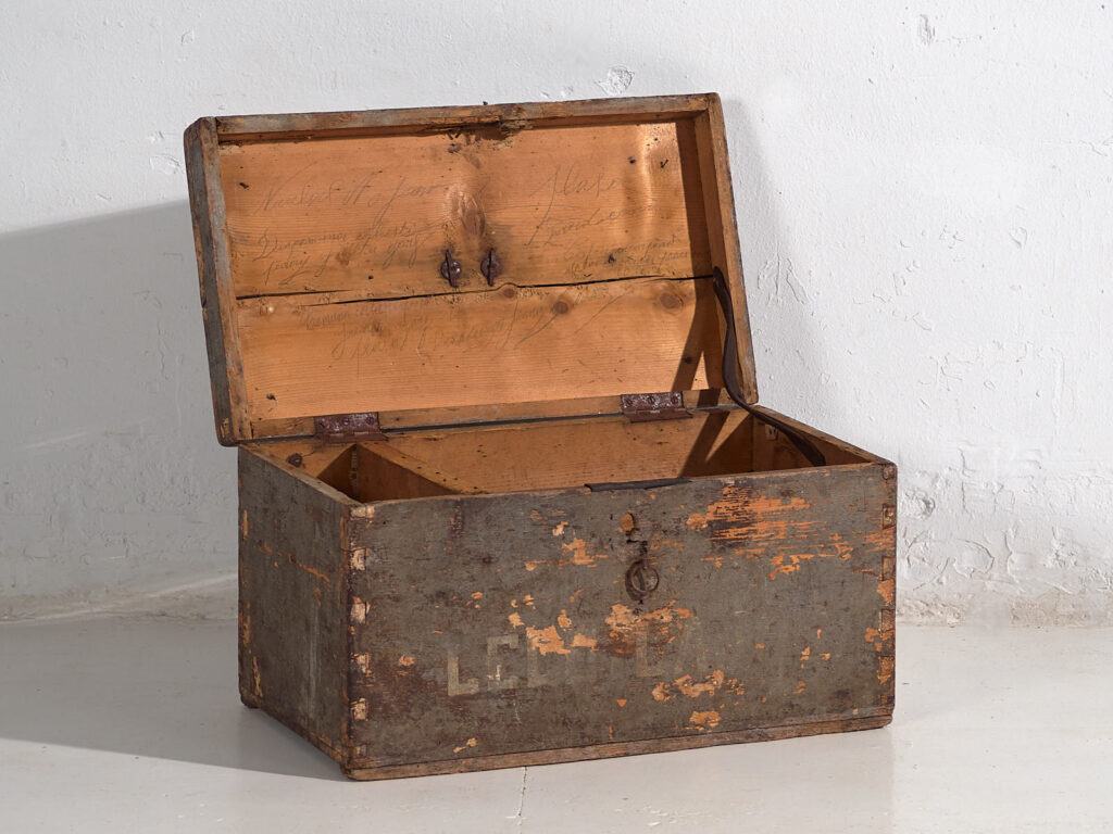 Antiguo cofre con pátina de color gris (c.1920) #72