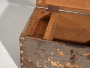 Antiguo cofre con pátina de color gris (c.1920) #72