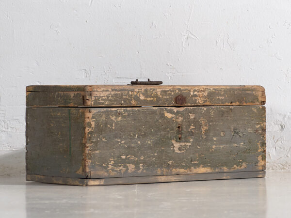 Petit coffre ancien en bois massif (c.1920) #73