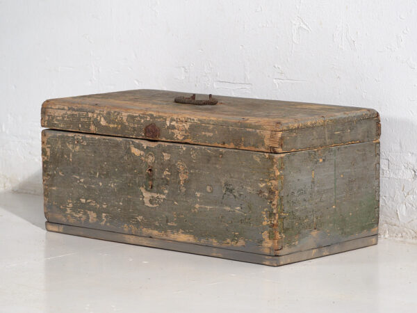 Petit coffre ancien en bois massif (c.1920) #73