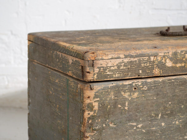Petit coffre ancien en bois massif (c.1920) #73