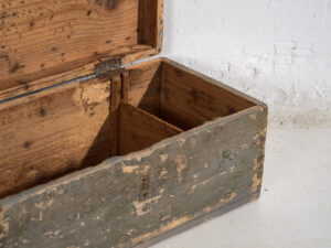 Pequeño cofre antiguo de madera maciza (c.1920) #73