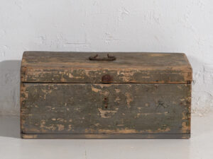 Pequeño cofre antiguo de madera maciza (c.1920) #73