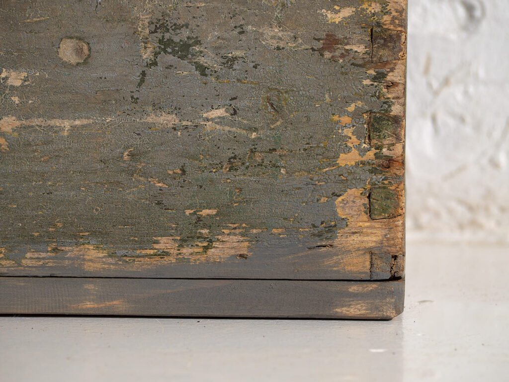 Pequeño cofre antiguo de madera maciza (c.1920) #73