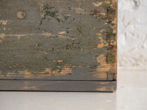 Pequeño cofre antiguo de madera maciza (c.1920) #73