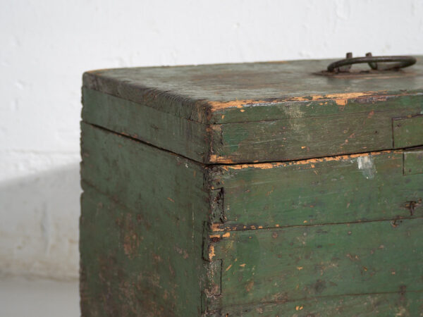 Cofre verde antiguo (c.1920) #74