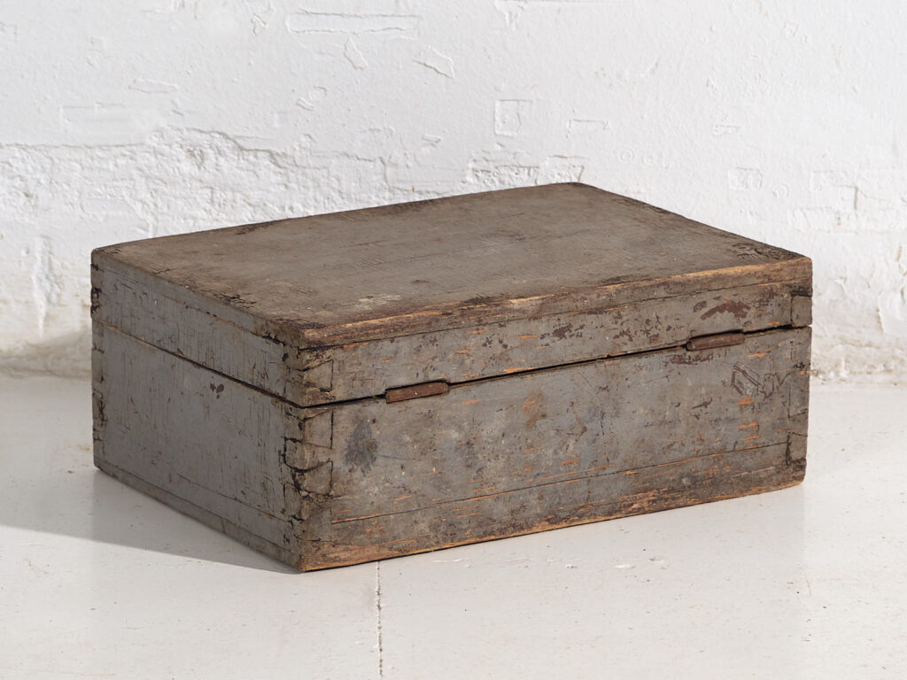 Estuche antiguo con pátina de color gris (c.1920) #76