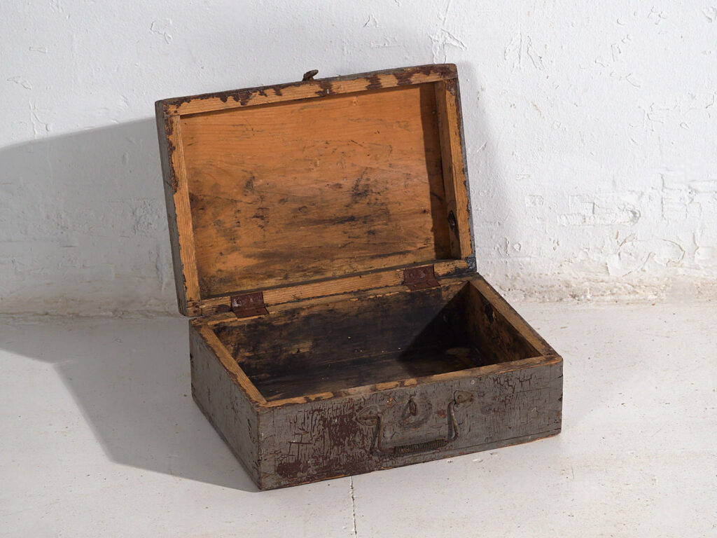 Estuche antiguo con pátina de color gris (c.1920) #76