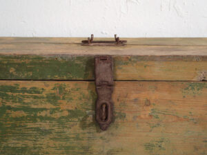 Antiguo cofre de madera maciza (c.1920) #77