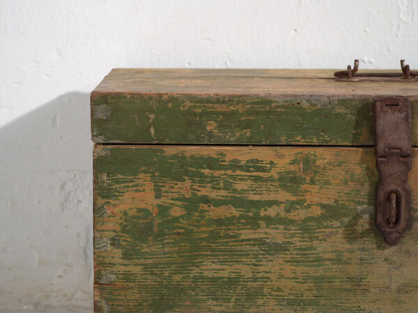 Antiguo cofre de madera maciza (c.1920) #77